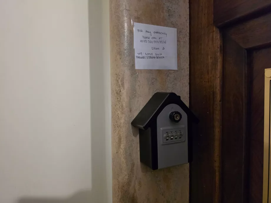 Κλειδοθήκη (για check-in εκτός των ωρών λειτουργίας της ρεσεψιόν)