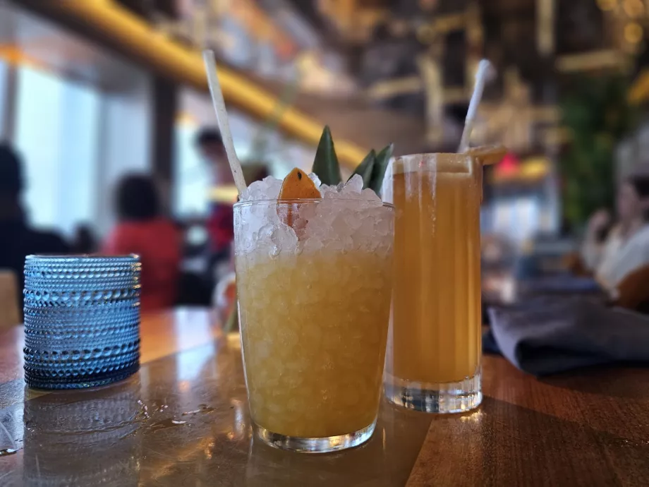 Περισσότερα κοκτέιλ στο Peak Restaurant