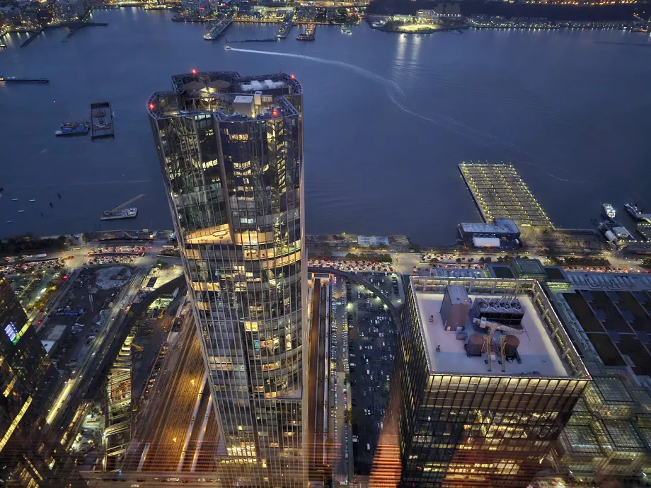 Θέα από το εσωτερικό παρατηρητήριο "The Edge"