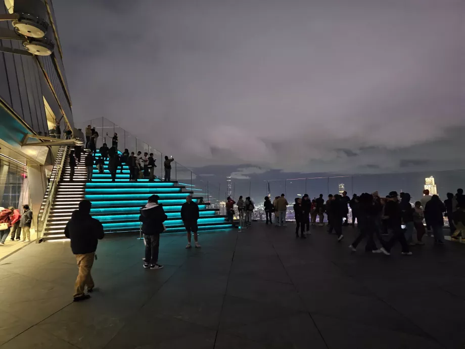 Νυχτερινό σημείο θέασης "The Edge"