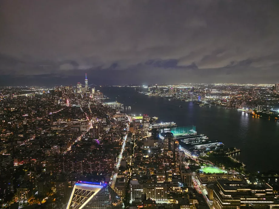 Νυχτερινή θέα από το "The Edge"