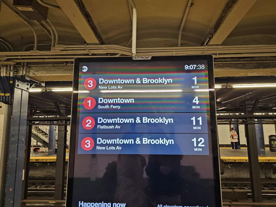 Πίνακες πληροφοριών για τις αναχωρήσεις του μετρό