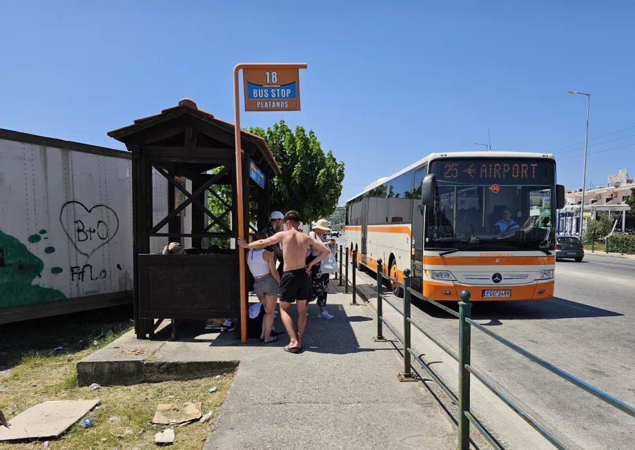 Λεωφορείο στο Φαληράκι