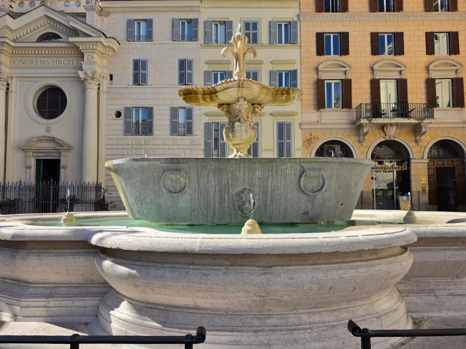 Campo de' Fiori, σιντριβάνι