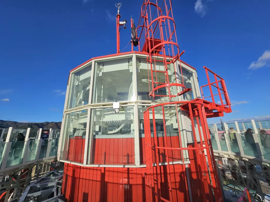 Φάρος στον πύργο του λιμανιού Κόμπε