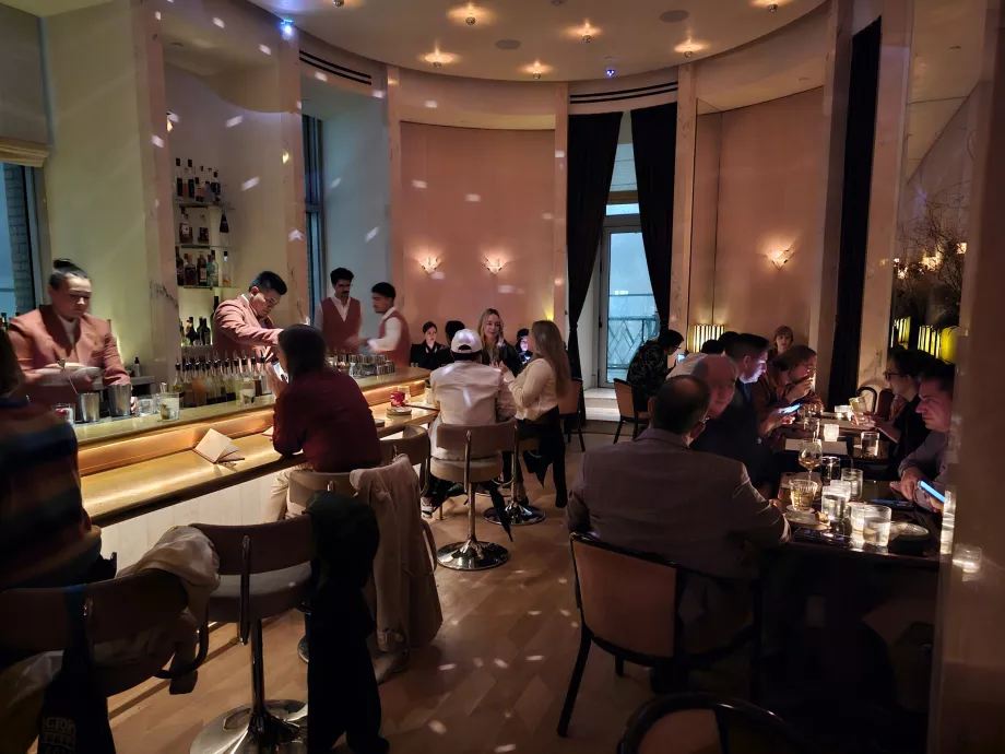 Overstory Bar Περιβάλλον