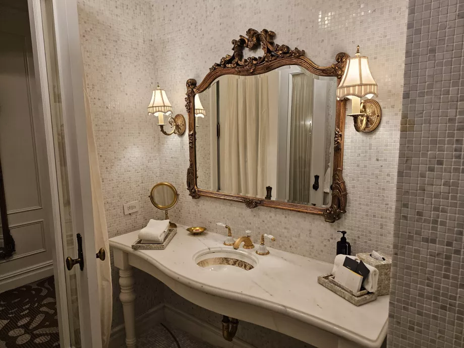 Νεροχύτης στο μπάνιο