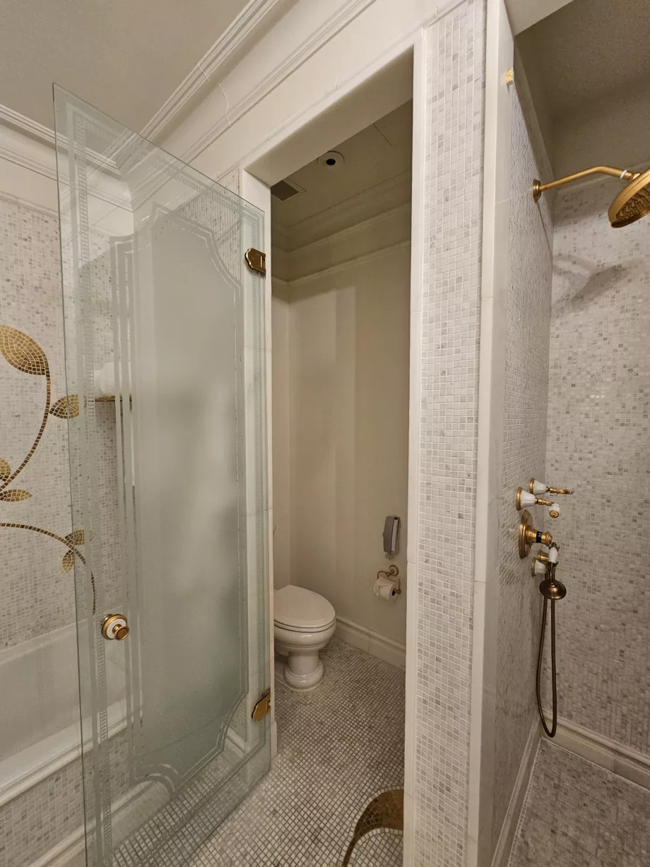 Ντους και τουαλέτα