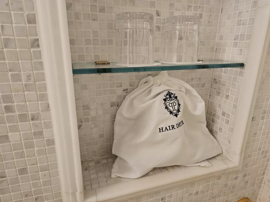 Στεγνωτήρας μαλλιών