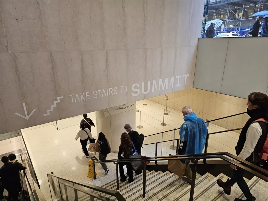 Summit One Vanderbilt, εσωτερική είσοδος