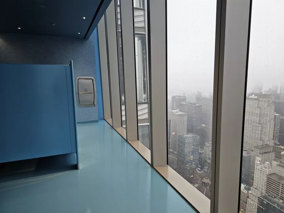 Summit One Vanderbilt, μπάνια με θέα