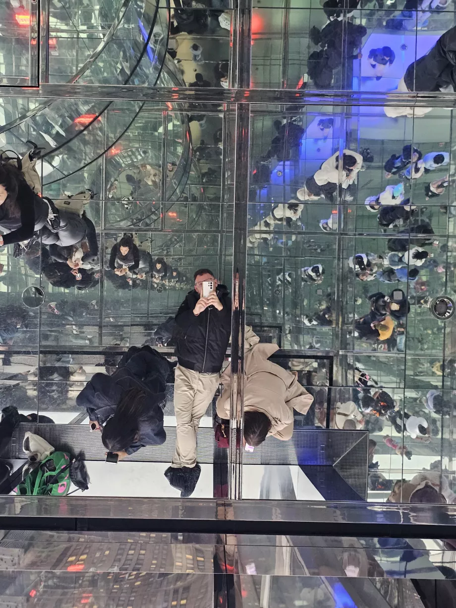 Summit One Vanderbilt, αίθουσα καθρεφτών