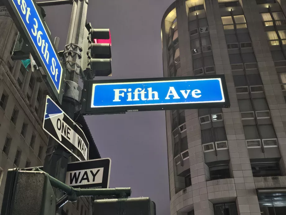 5. Λεωφόρος, μάρκα