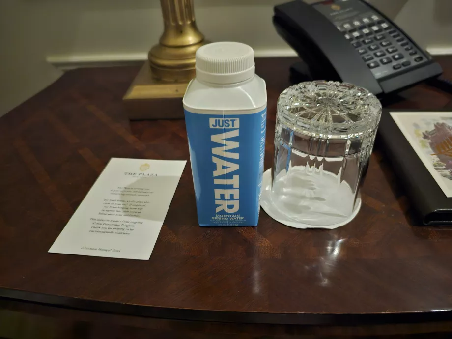 Δωρεάν νερό στο δωμάτιο