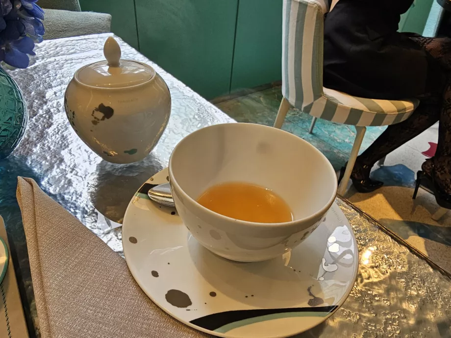 Μπλε κουτί, τσάι