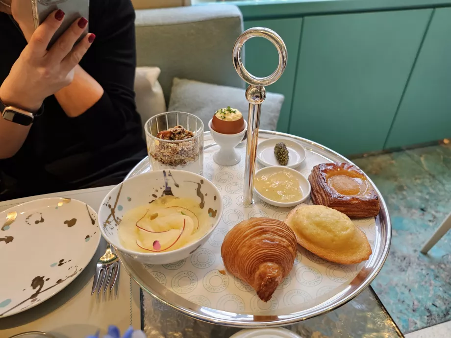 Blue Box, Πρωινό στο Τίφανις