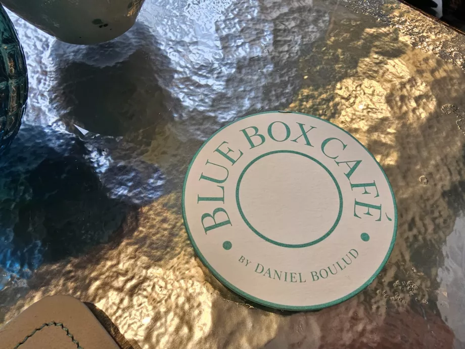 Μπλε κουτί, σουβέρ