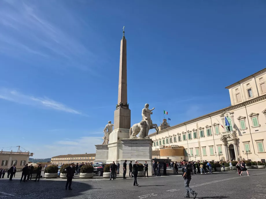 Πλατεία μπροστά από το παλάτι Quirinal