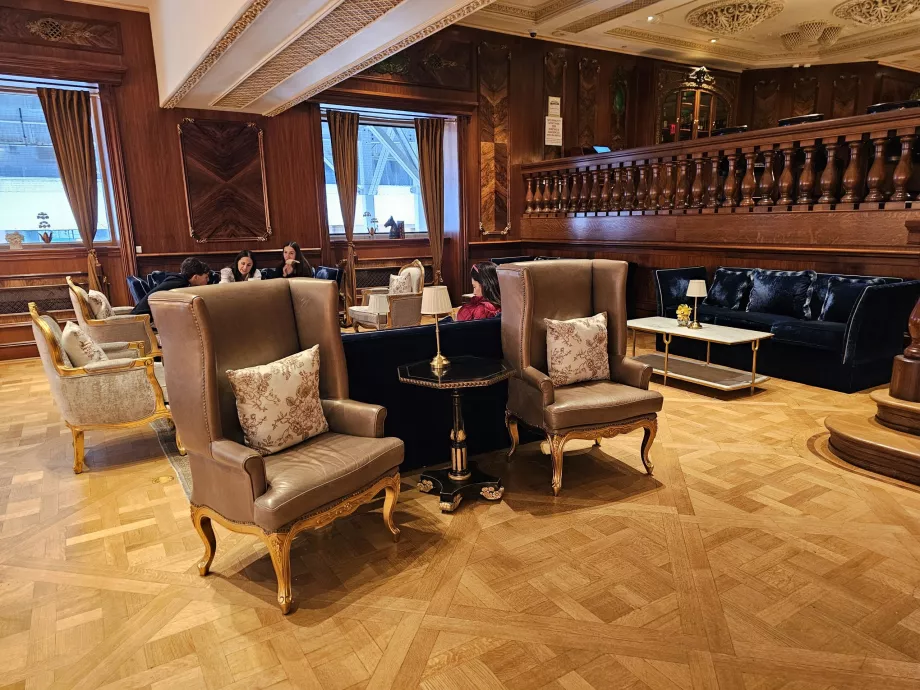 Το λόμπι του ξενοδοχείου Plaza