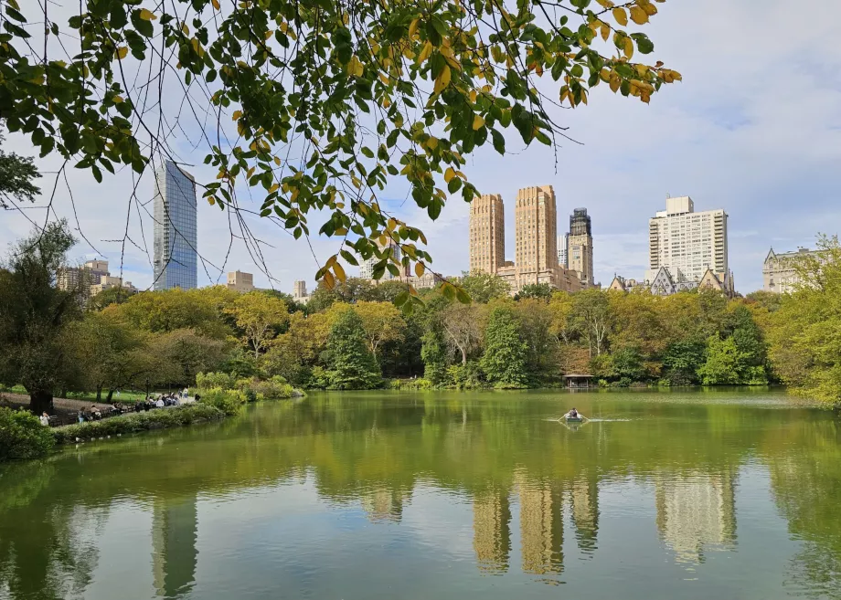 Η λίμνη και ο ορίζοντας του Uptown