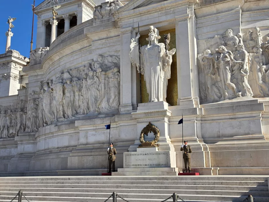 Altare della Patria, τάφος του άγνωστου στρατιώτη