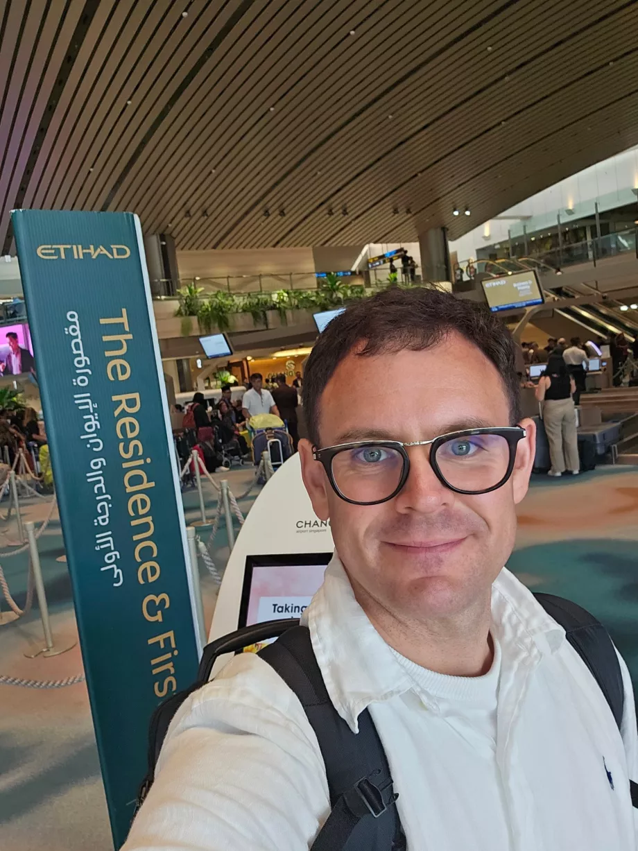 Εγώ κατά το check-in στο αεροδρόμιο της Σιγκαπούρης