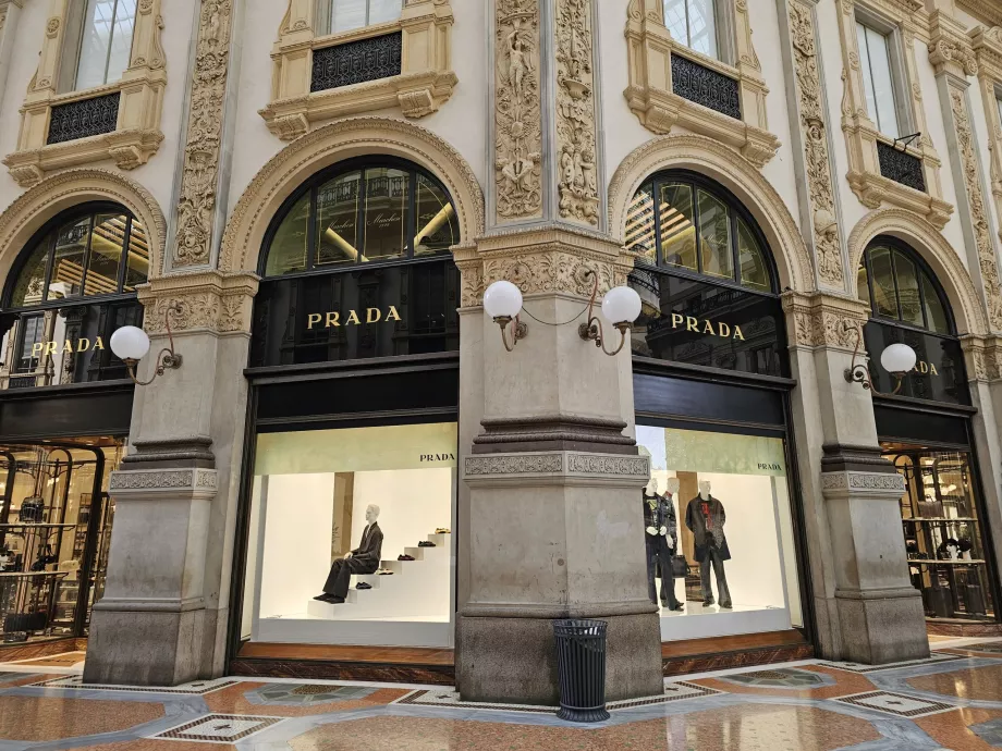 Καταστήματα στη Galleria Vittorio Emanuele II.