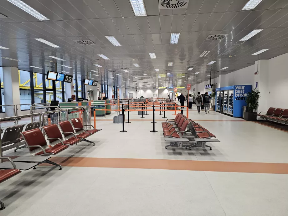 Αεροσταθμός 2, ζώνη διέλευσης