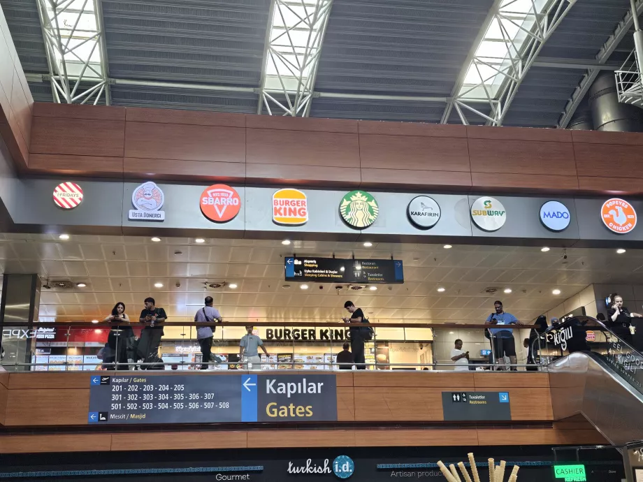 Food Court στο τμήμα διέλευσης