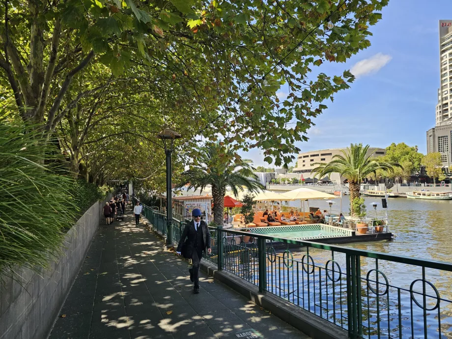 Ανάχωμα κατά μήκος του ποταμού Yarra