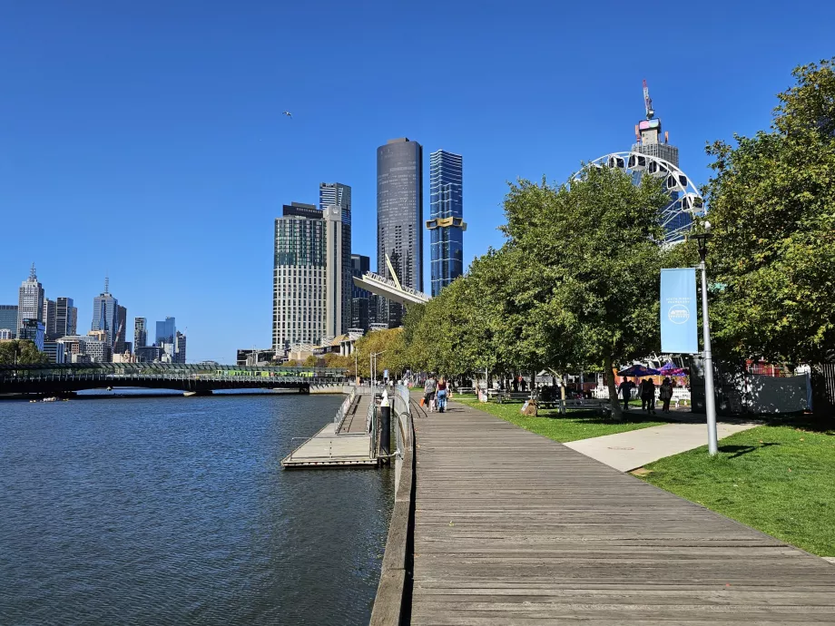 Ανάχωμα πεζών κατά μήκος του ποταμού Yarra