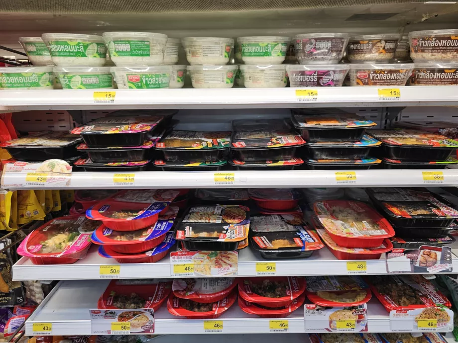 Έτοιμα προς μαγείρεμα ζεστά γεύματα έτοιμα για άμεση αναθέρμανση