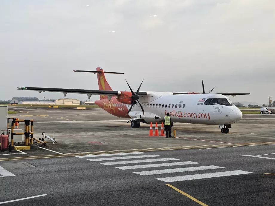 Firefly, ATR72 στο αεροδρόμιο Seletar
