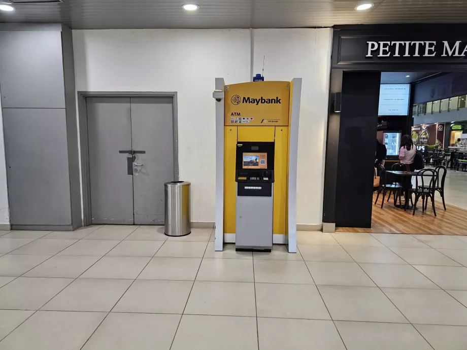 ΑΤΜ στο δημόσιο χώρο