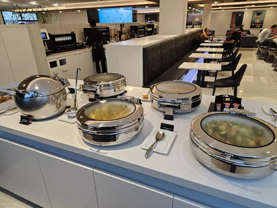 ANZ Lounge, ζεστό φαγητό