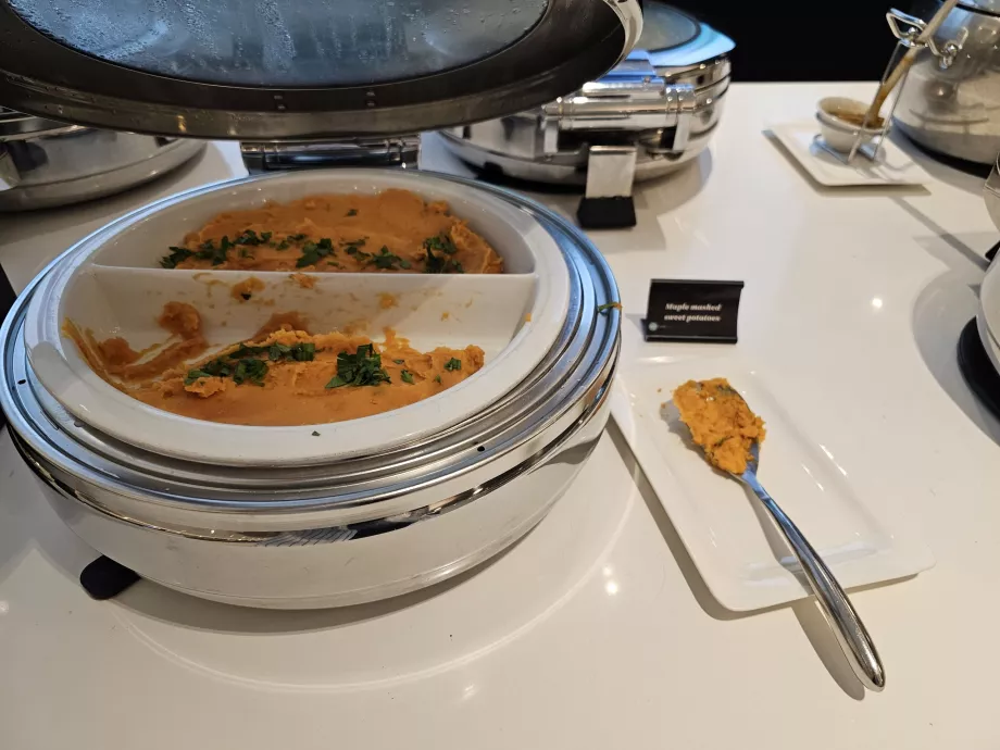 ANZ Lounge, ζεστό φαγητό